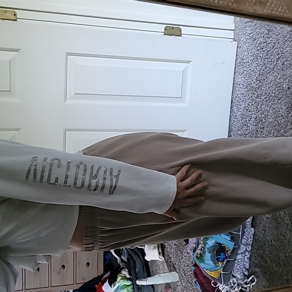 STUNNING VICTORIA SPORT WHITE/GLITTER CROP SWEATSHIRT - Picture 9 of 9